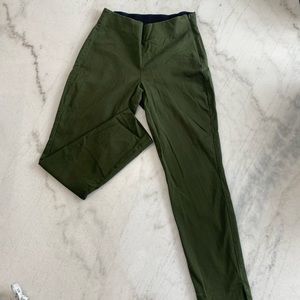 Old Navy - Adorable green pants with elastic waistband - Size 6